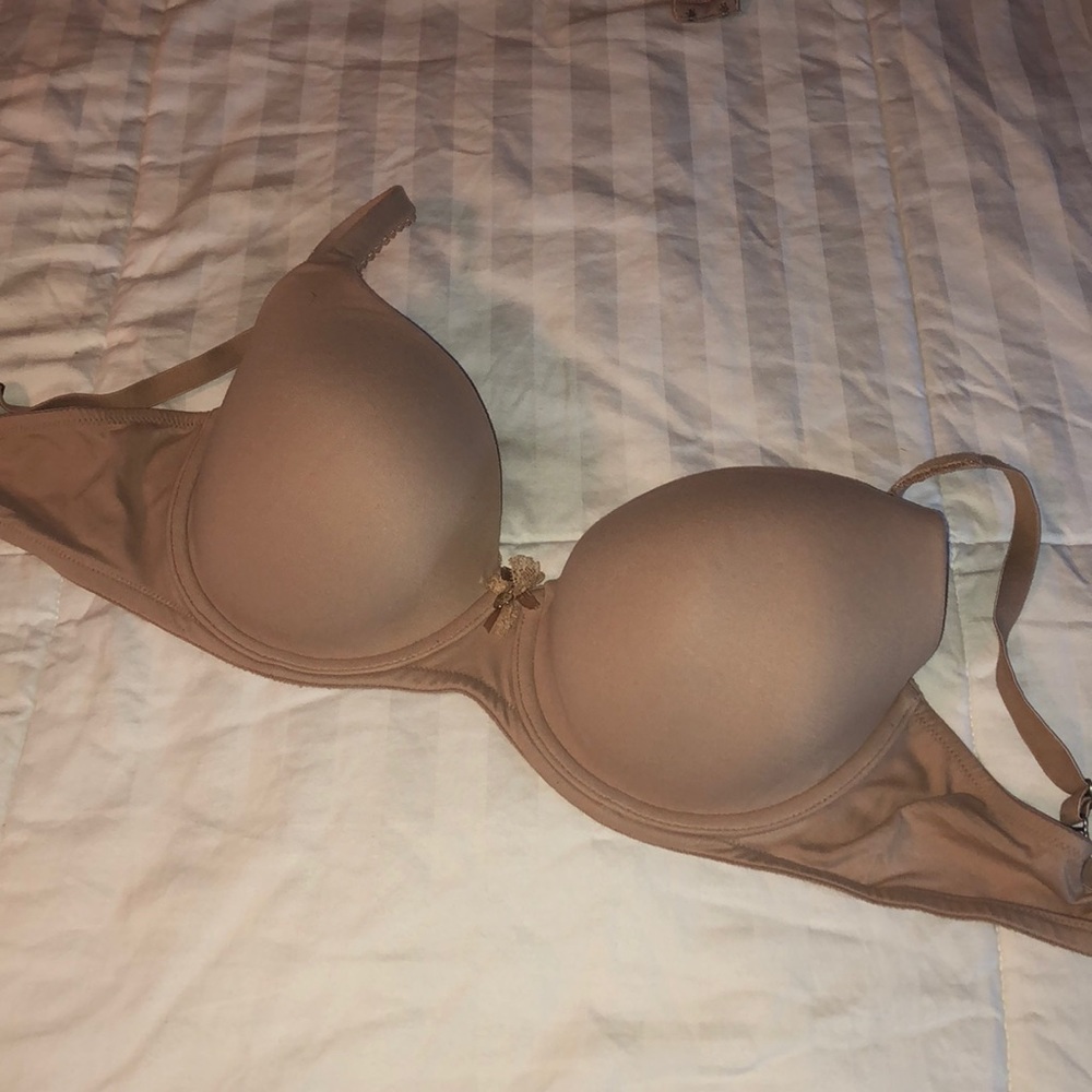 Victoria’s Secret nude bra
